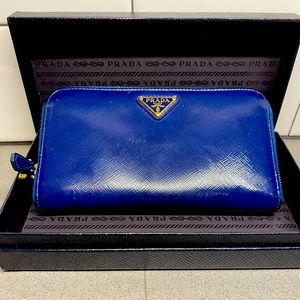 Authentic PRADA Portifogli Saffiano Vernice Inchiostro wallet.   Royal blue
